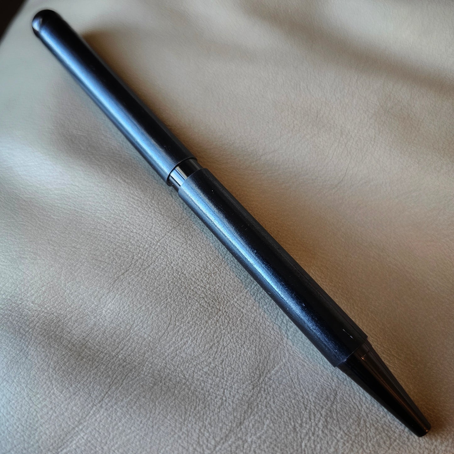 V Twin Pushrod Pen