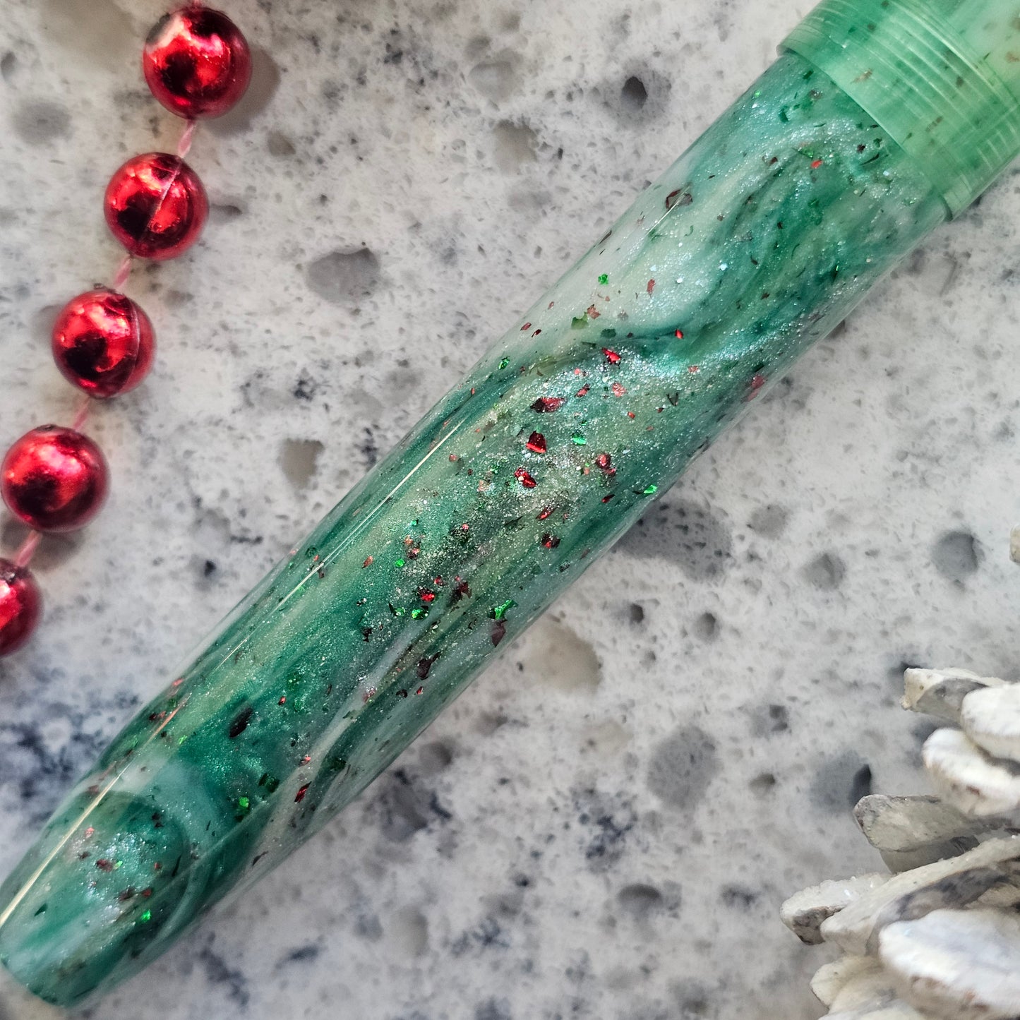 Wintergreen/Holly Wreath Floral Finial Fountain Pen